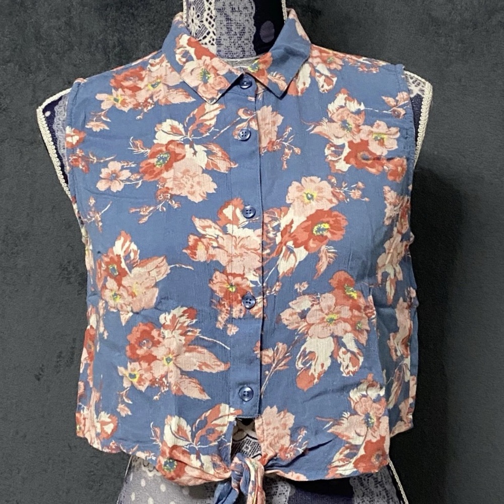 Volcom Tied in Nots Cropped Top Womens M Blue Floral Sleeveless Blouse Button Up
